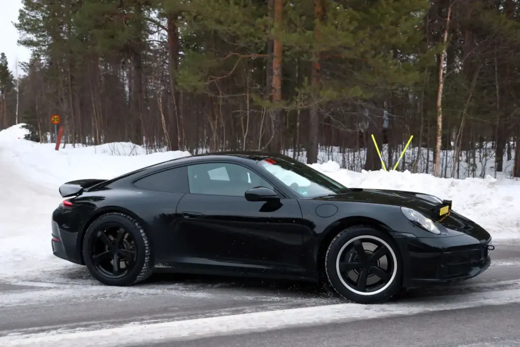 Porsche 911 Dakar 2027 8 Motor16