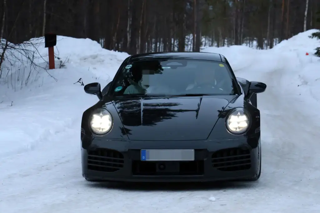 Porsche 911 Turbo Touring 2027 1 Motor16