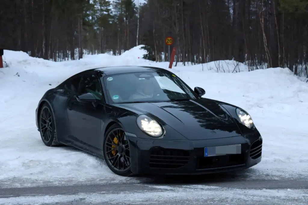 Porsche 911 Turbo Touring 2027 3 Motor16