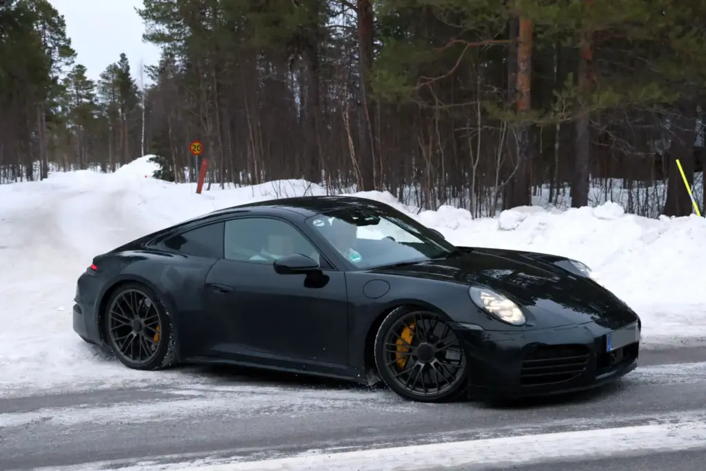 Porsche 911 Turbo Touring 2027 5 Motor16