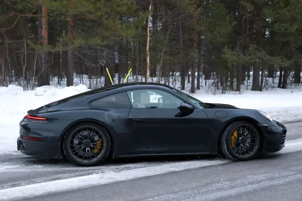 Porsche 911 Turbo Touring 2027 8 Motor16