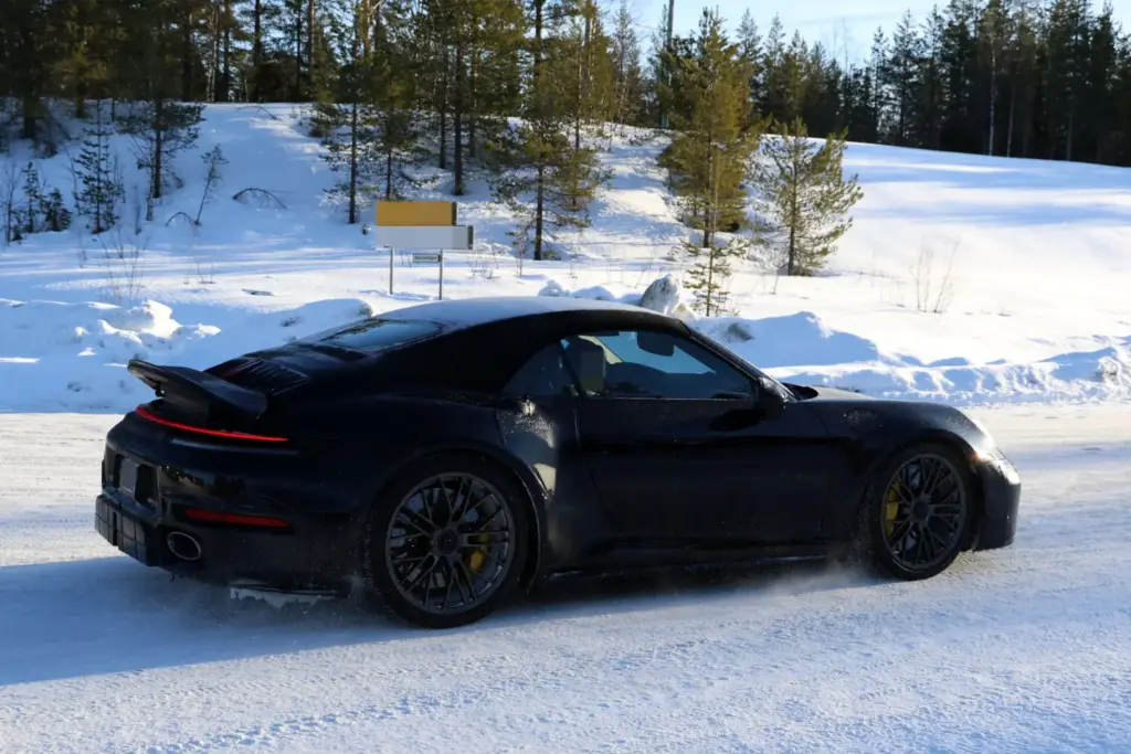 Porsche 911 Turbo Touring Cabrio 12 Motor16