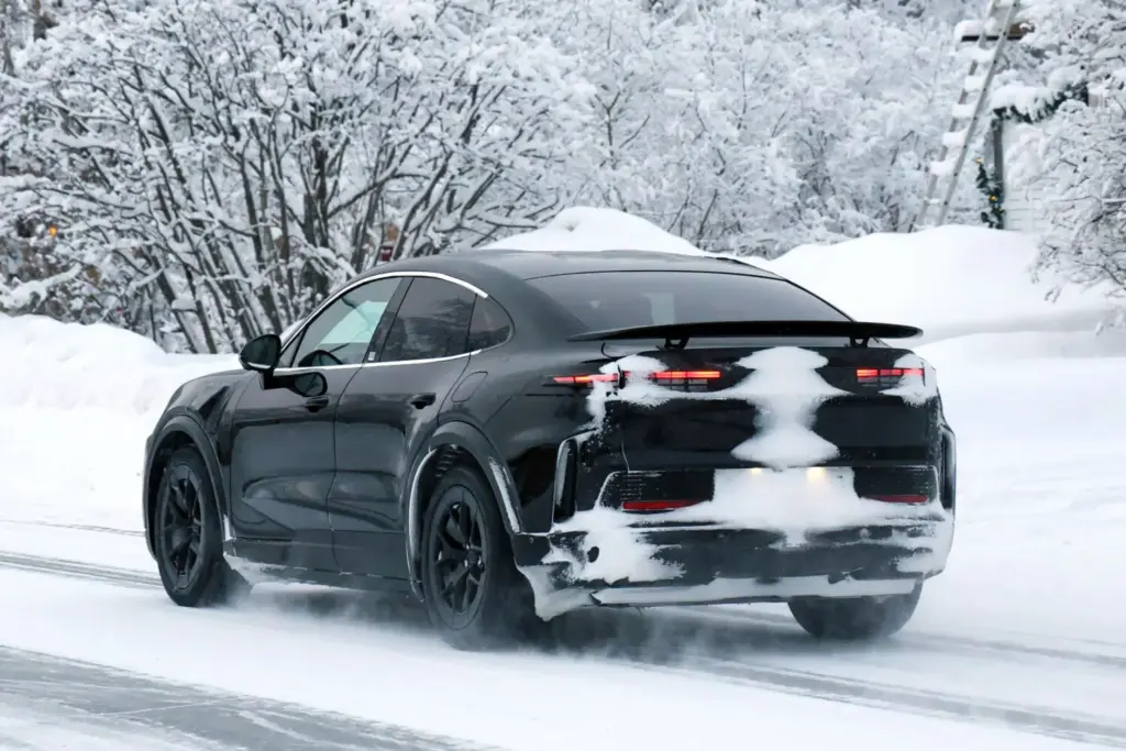 Porsche Cayenne Coupe GT electrico 2026 12 Motor16