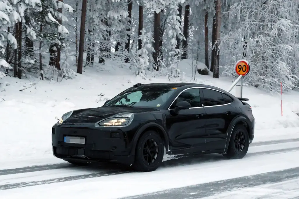Porsche Cayenne Coupe GT electrico 2026 4 Motor16