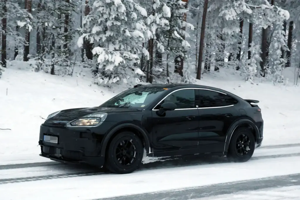 Porsche Cayenne Coupe GT electrico 2026 5 Motor16