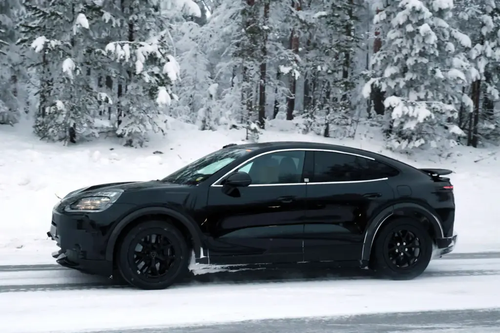 Porsche Cayenne Coupe GT electrico 2026 6 Motor16