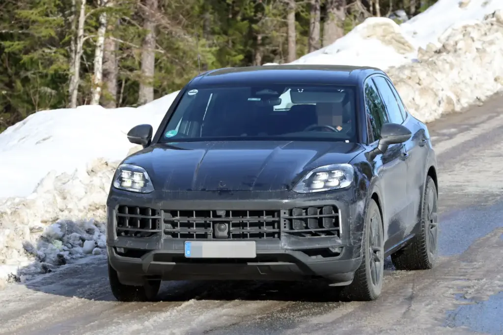 La actualización del Porsche Cayenne, casi a punto 3 Motor16 Porsche Cayenne FL 1 Motor16