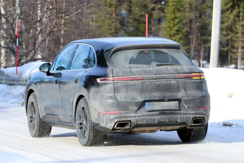 La actualización del Porsche Cayenne, casi a punto 16 Motor16 Porsche Cayenne FL 14 Motor16