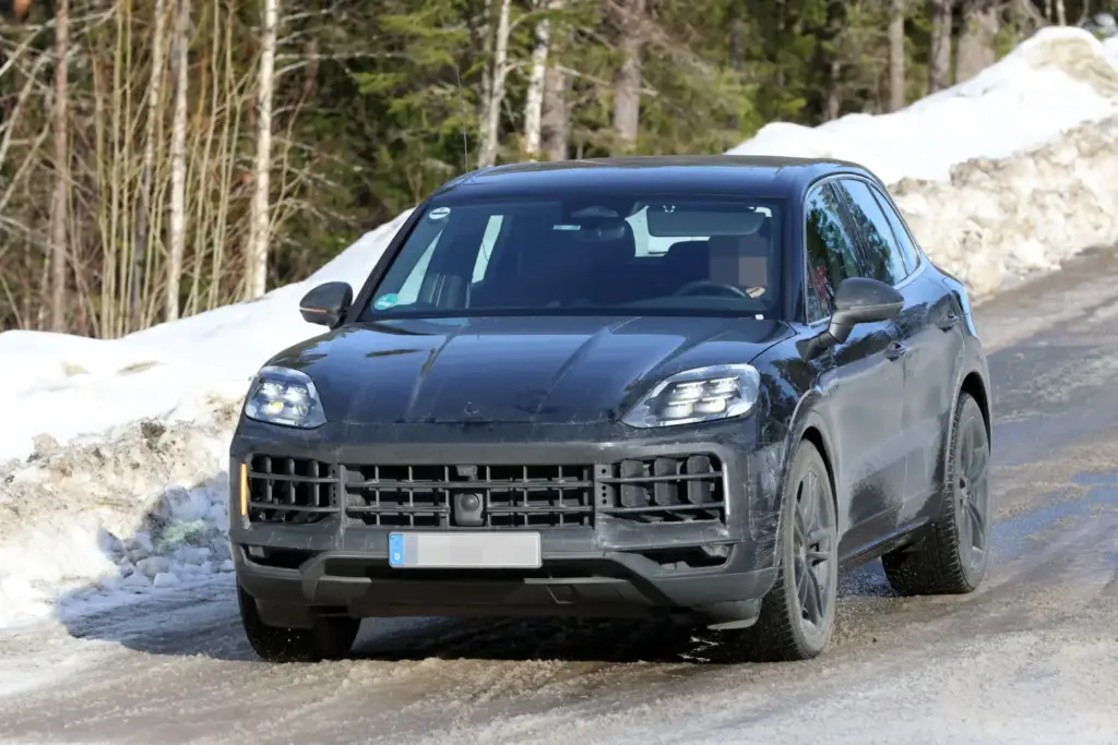 La actualización del Porsche Cayenne, casi a punto 4 Motor16 Porsche Cayenne FL 2 Motor16