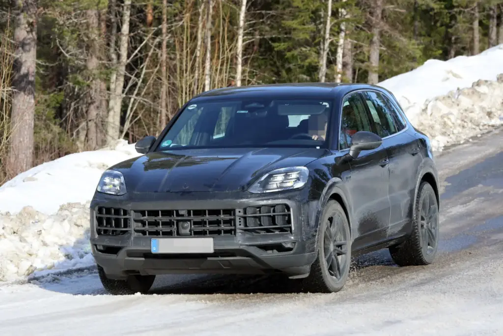 La actualización del Porsche Cayenne, casi a punto 5 Motor16 Porsche Cayenne FL 3 Motor16