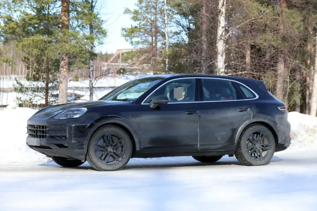 La actualización del Porsche Cayenne, casi a punto 9 Motor16 Porsche Cayenne FL 7 Motor16