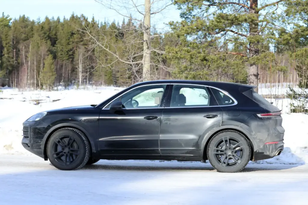 La actualización del Porsche Cayenne, casi a punto 11 Motor16 Porsche Cayenne FL 9 Motor16