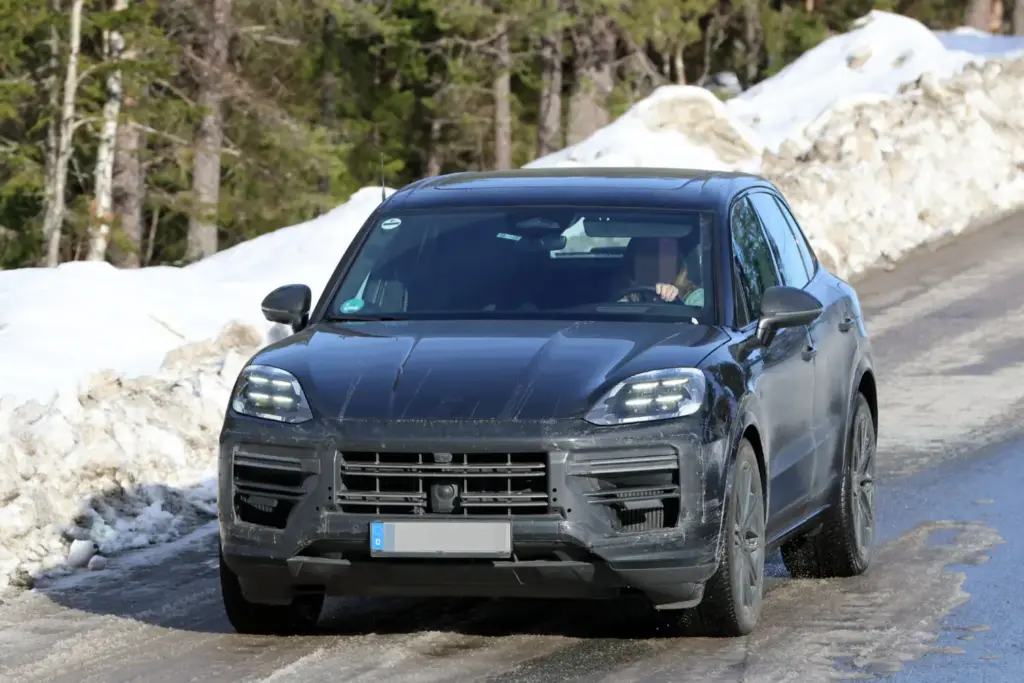 La actualización del Porsche Cayenne, casi a punto 17 Motor16 Porsche Cayenne Turbo FL 1 Motor16