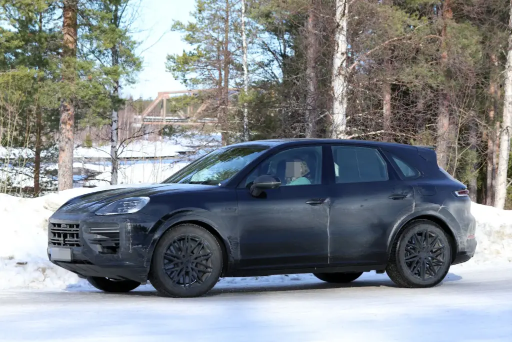 La actualización del Porsche Cayenne, casi a punto 27 Motor16 Porsche Cayenne Turbo FL 11 Motor16