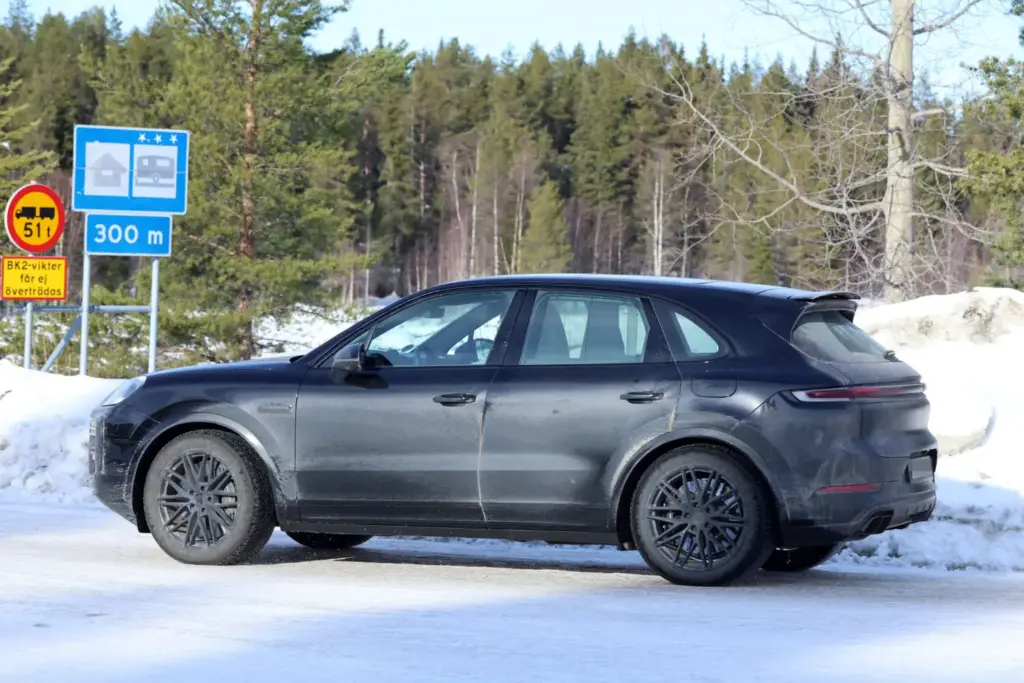 La actualización del Porsche Cayenne, casi a punto 30 Motor16 Porsche Cayenne Turbo FL 14 Motor16