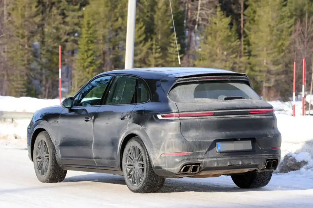 La actualización del Porsche Cayenne, casi a punto 31 Motor16 Porsche Cayenne Turbo FL 16 Motor16