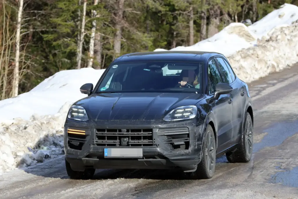 La actualización del Porsche Cayenne, casi a punto 18 Motor16 Porsche Cayenne Turbo FL 2 Motor16