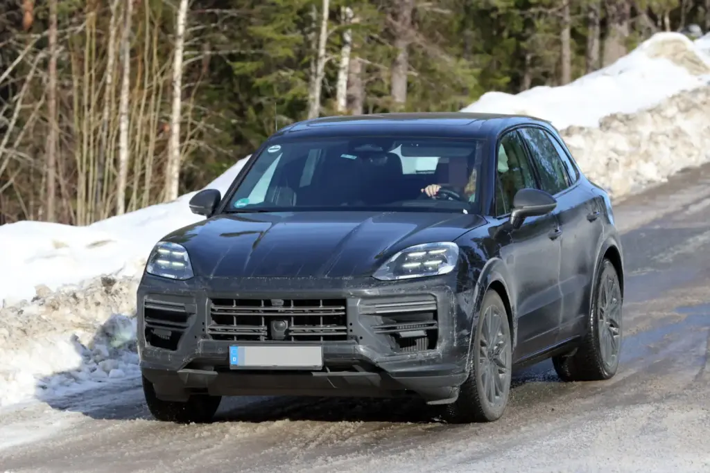 La actualización del Porsche Cayenne, casi a punto 19 Motor16 Porsche Cayenne Turbo FL 3 Motor16