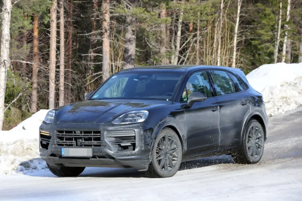 La actualización del Porsche Cayenne, casi a punto 21 Motor16 Porsche Cayenne Turbo FL 5 Motor16