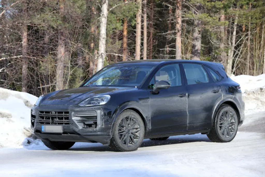 La actualización del Porsche Cayenne, casi a punto 22 Motor16 Porsche Cayenne Turbo FL 6 Motor16