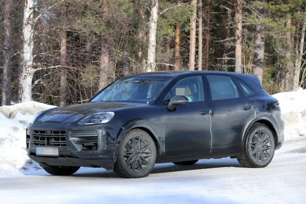 La actualización del Porsche Cayenne, casi a punto 25 Motor16 Porsche Cayenne Turbo FL 9 Motor16