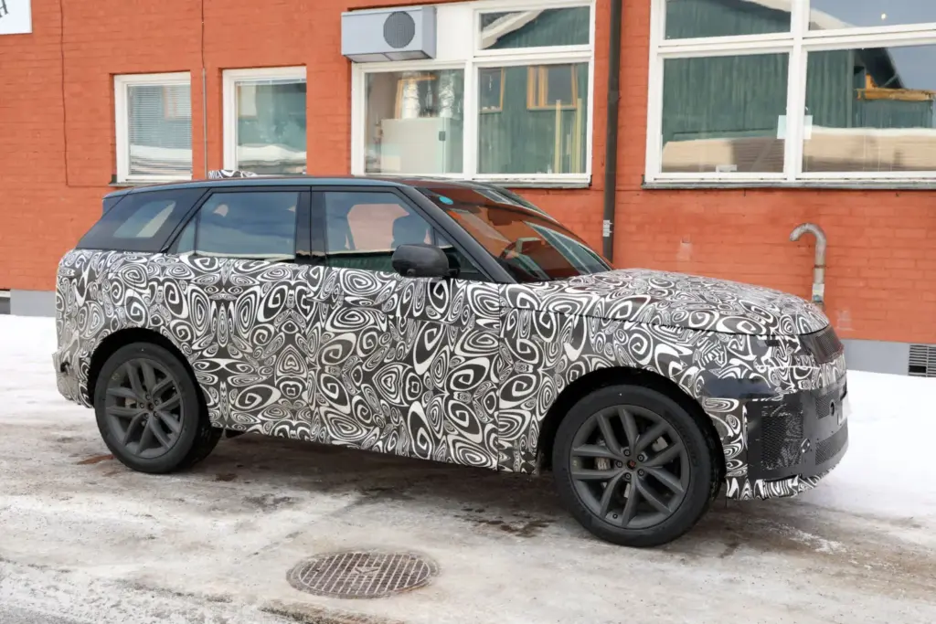 El Range Rover Sport 2027 está casi a punto 5 Motor16 Range Rover Sport 2027 restyling 3 Motor16