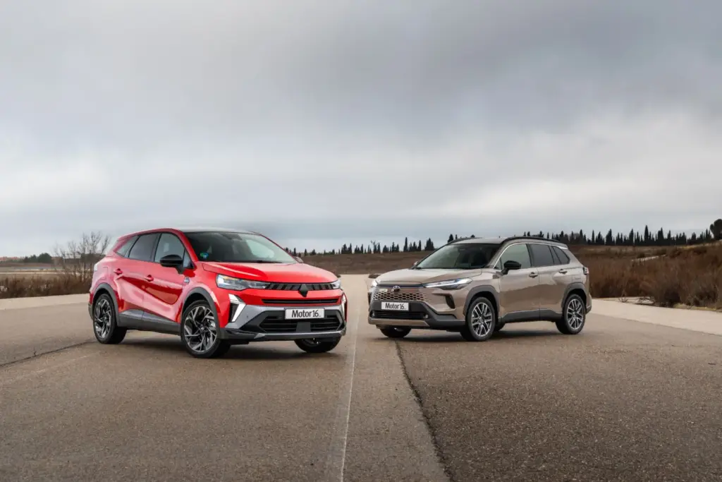 Renault Symbioz Toyota Corolla Cross comparativa 1 Motor16