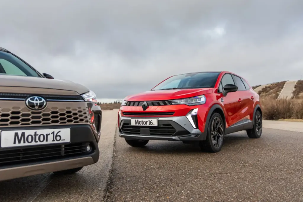 Renault Symbioz Toyota Corolla Cross comparativa 15 Motor16