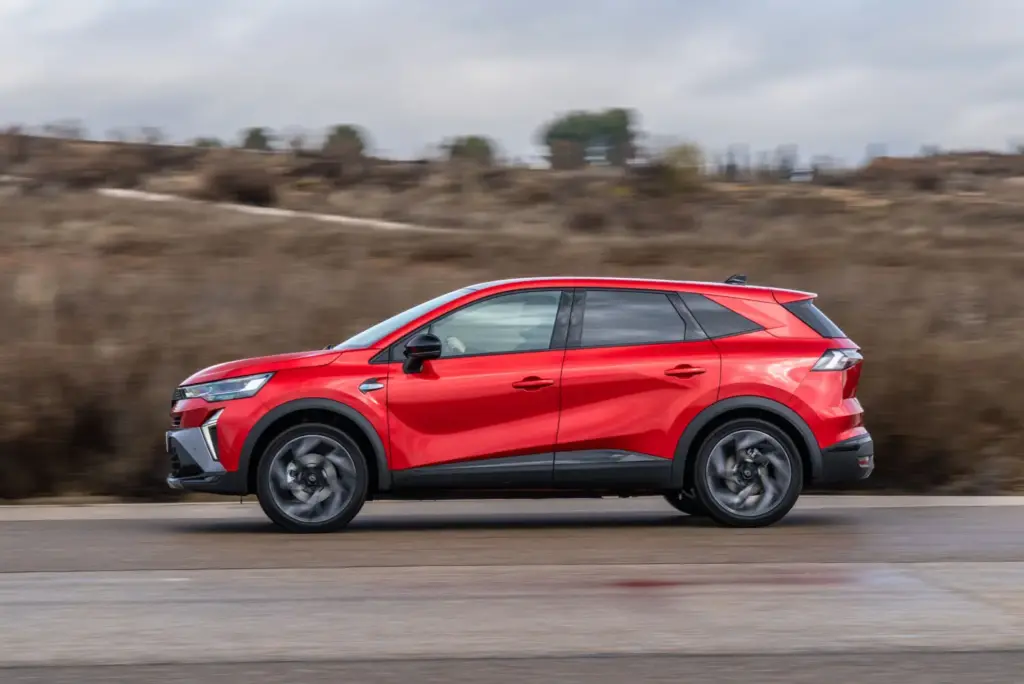 Renault Symbioz Toyota Corolla Cross comparativa 25 Motor16