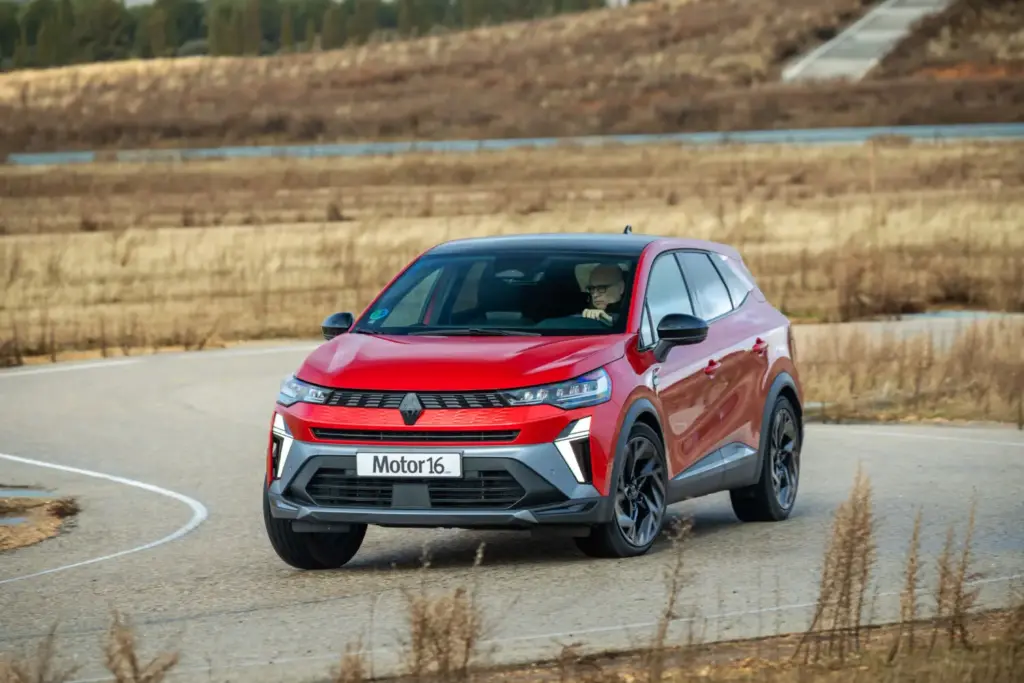 Renault Symbioz Toyota Corolla Cross comparativa 26 Motor16