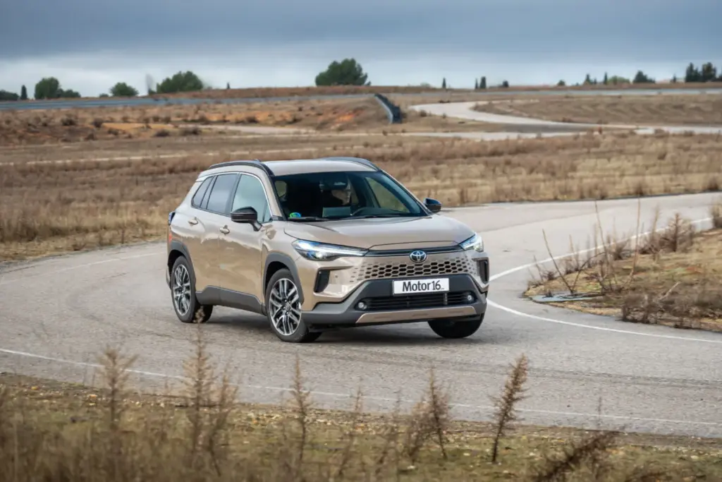 Renault Symbioz Toyota Corolla Cross comparativa 30 Motor16