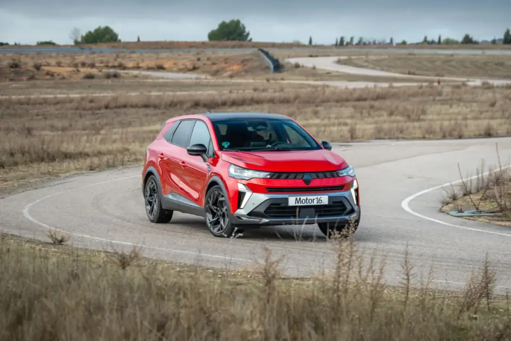 Renault Symbioz Toyota Corolla Cross comparativa 32 Motor16