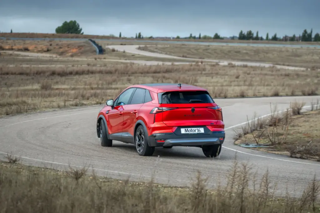 Renault Symbioz Toyota Corolla Cross comparativa 33 Motor16