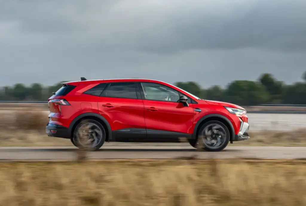 Renault Symbioz Toyota Corolla Cross comparativa 34 Motor16