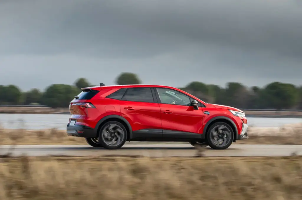 Renault Symbioz Toyota Corolla Cross comparativa 35 Motor16