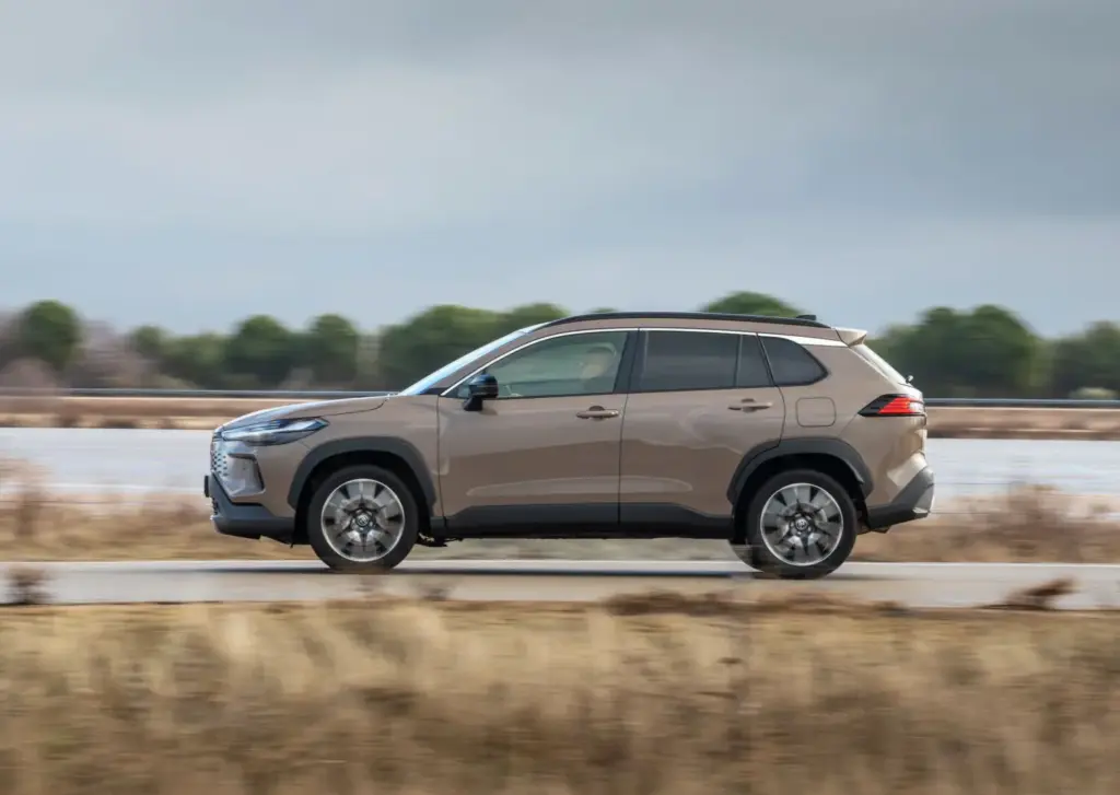 Renault Symbioz Toyota Corolla Cross comparativa 36 Motor16