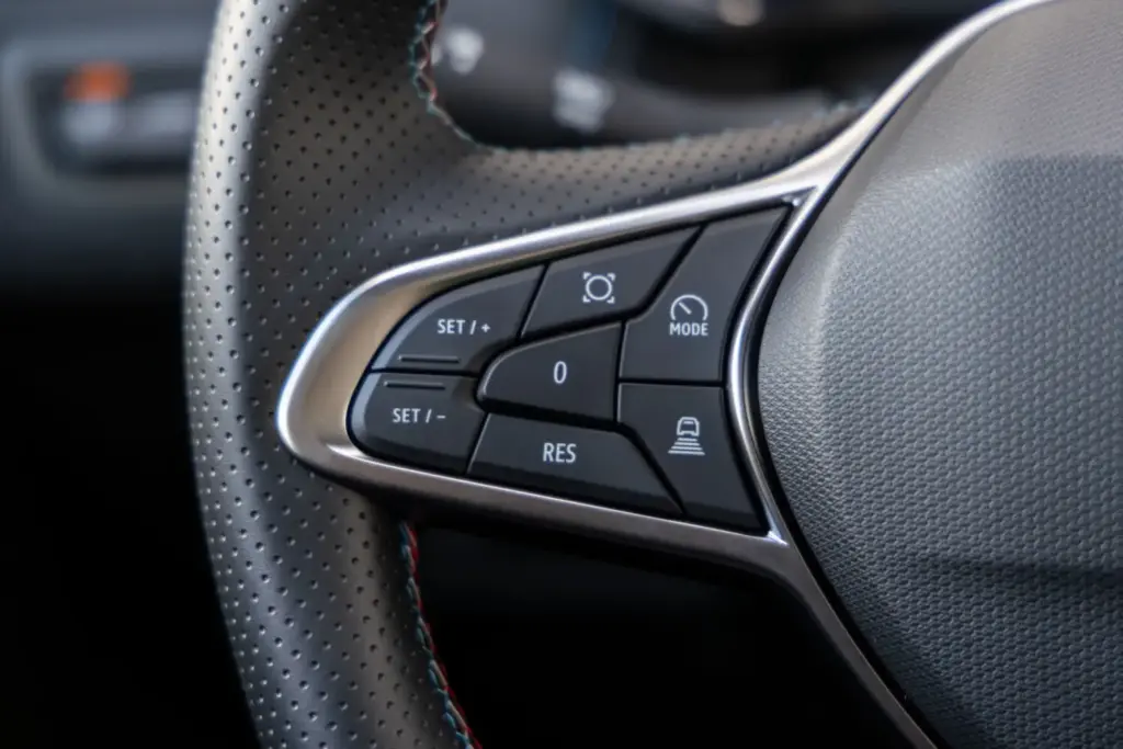 Renault Symbioz Toyota Corolla Cross comparativa 42 Motor16