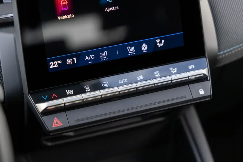 Renault Symbioz Toyota Corolla Cross comparativa 44 Motor16