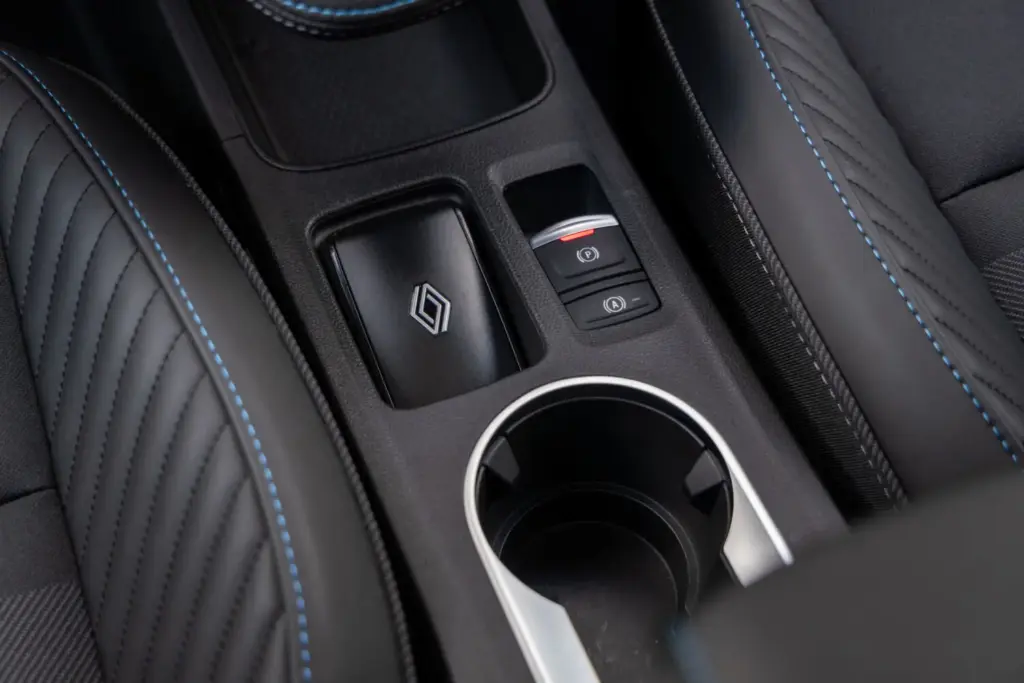 Renault Symbioz Toyota Corolla Cross comparativa 45 Motor16