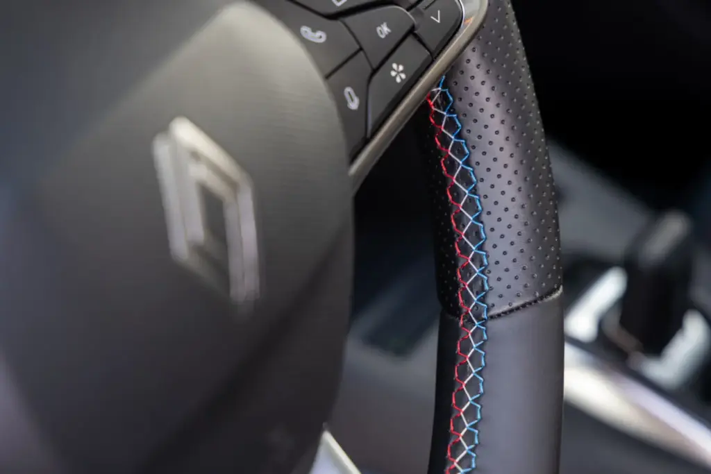 Renault Symbioz Toyota Corolla Cross comparativa 46 Motor16