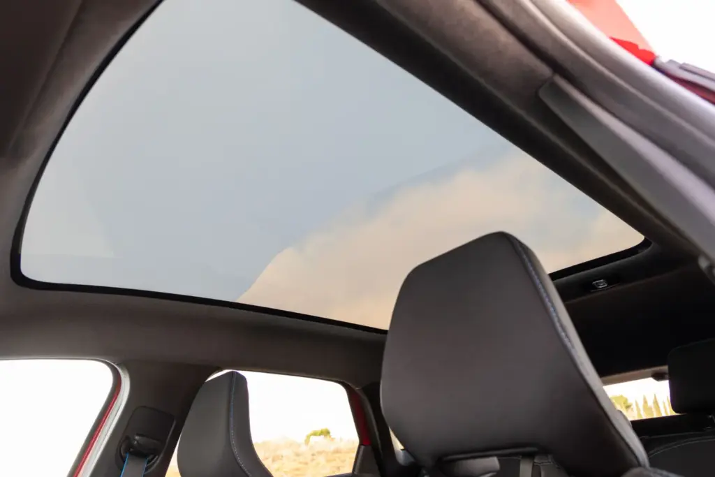 Renault Symbioz Toyota Corolla Cross comparativa 49 Motor16