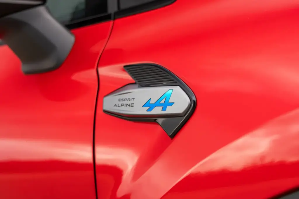 Renault Symbioz Toyota Corolla Cross comparativa 5 Motor16