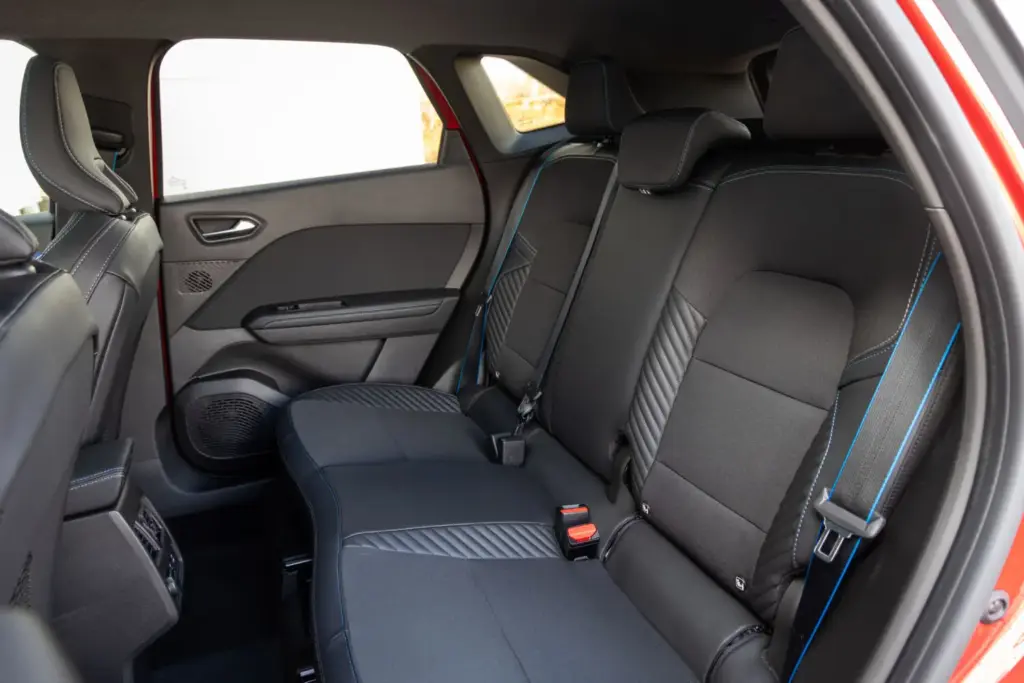 Renault Symbioz Toyota Corolla Cross comparativa 51 Motor16