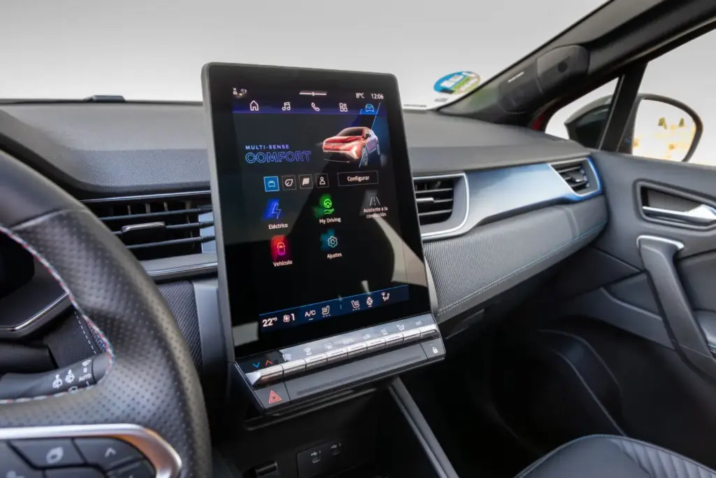 Renault Symbioz Toyota Corolla Cross comparativa 55 Motor16