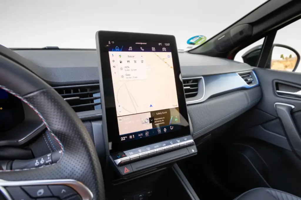 Renault Symbioz Toyota Corolla Cross comparativa 57 Motor16