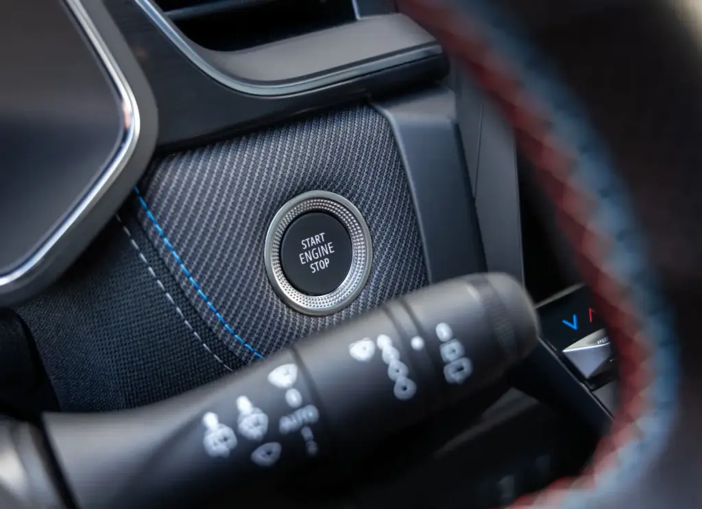 Renault Symbioz Toyota Corolla Cross comparativa 58 Motor16