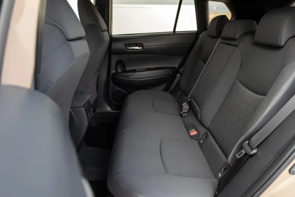 Renault Symbioz Toyota Corolla Cross comparativa 60 Motor16