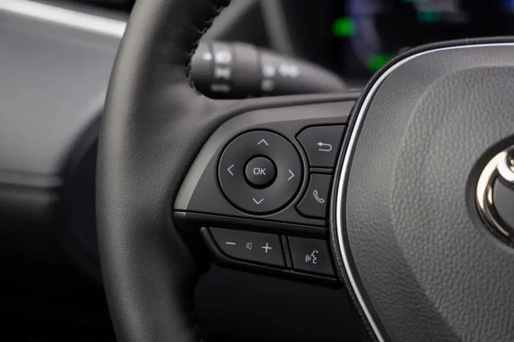 Renault Symbioz Toyota Corolla Cross comparativa 69 Motor16