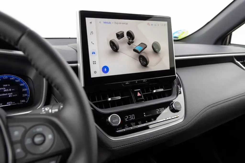 Renault Symbioz Toyota Corolla Cross comparativa 71 Motor16