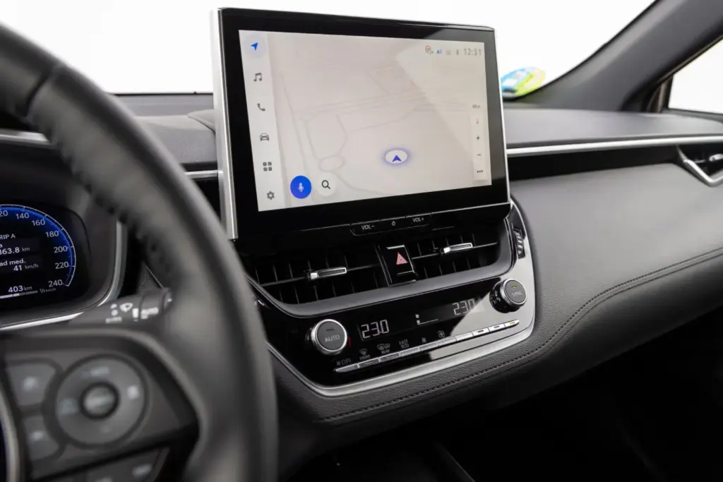 Renault Symbioz Toyota Corolla Cross comparativa 72 Motor16